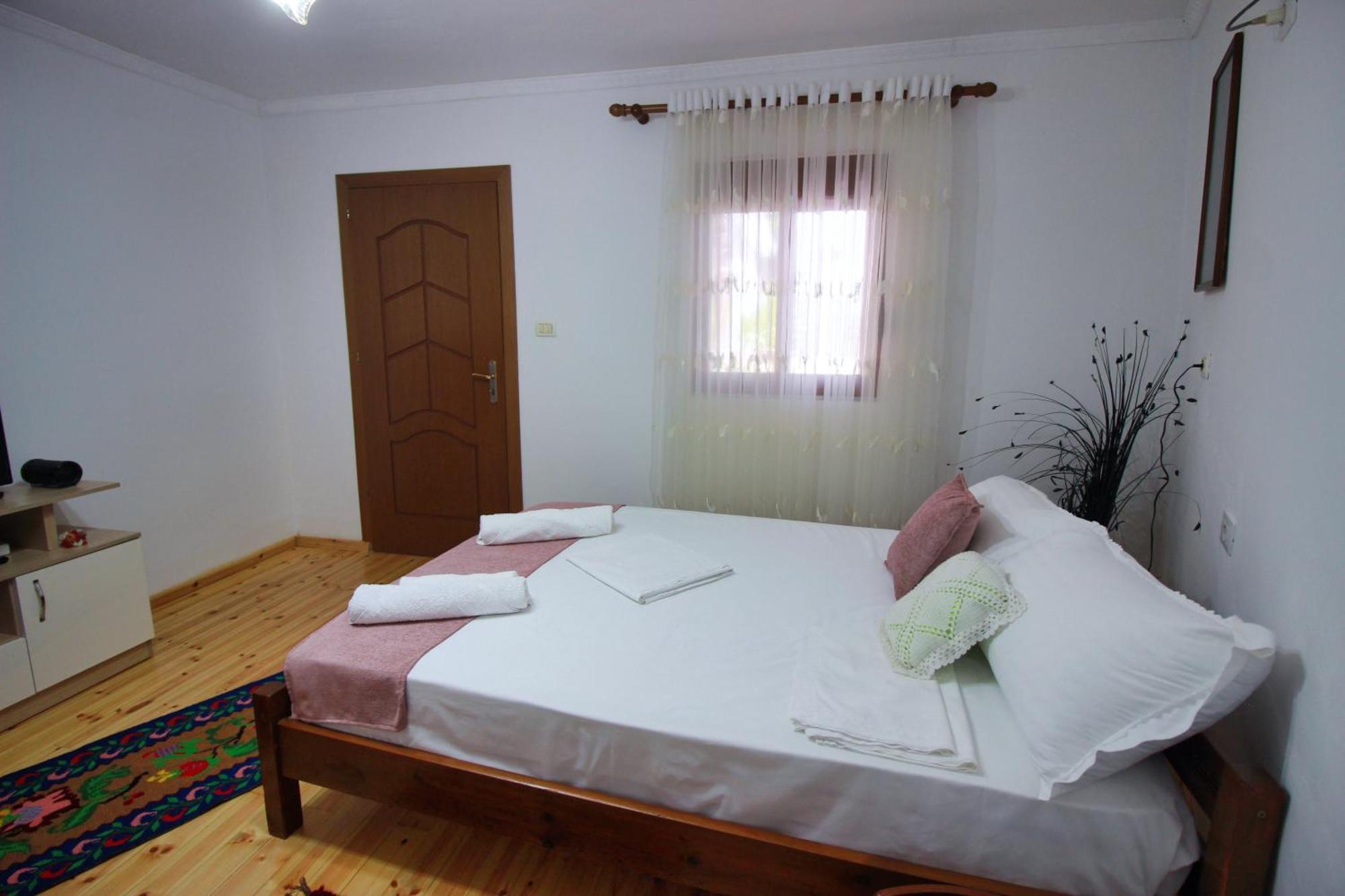 Guest House Denis Gjirokastër Eksteriør bilde