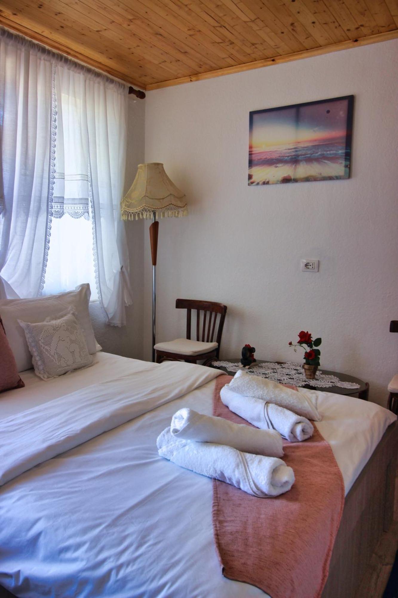 Guest House Denis Gjirokastër Eksteriør bilde