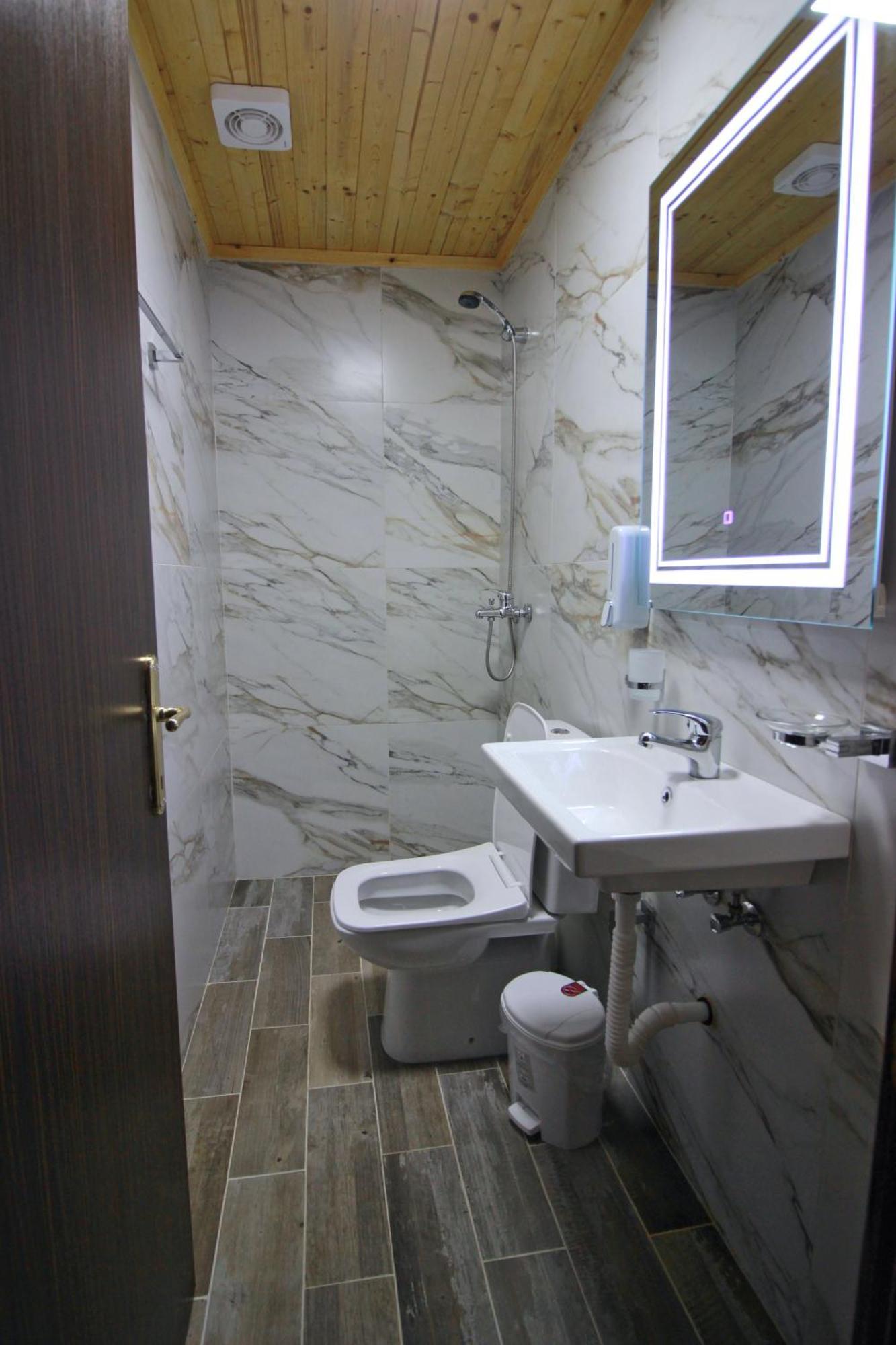 Guest House Denis Gjirokastër Eksteriør bilde