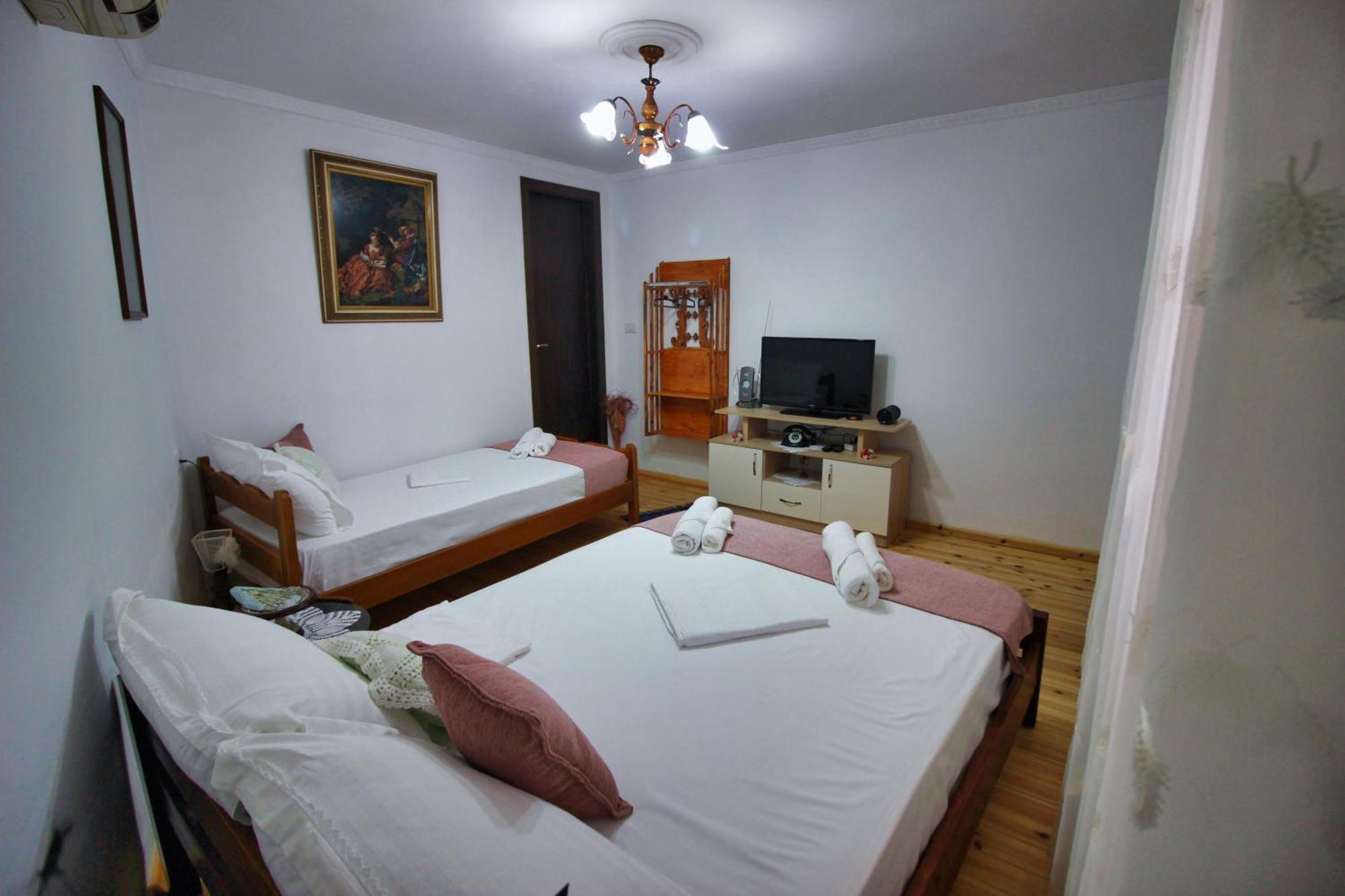 Guest House Denis Gjirokastër Eksteriør bilde