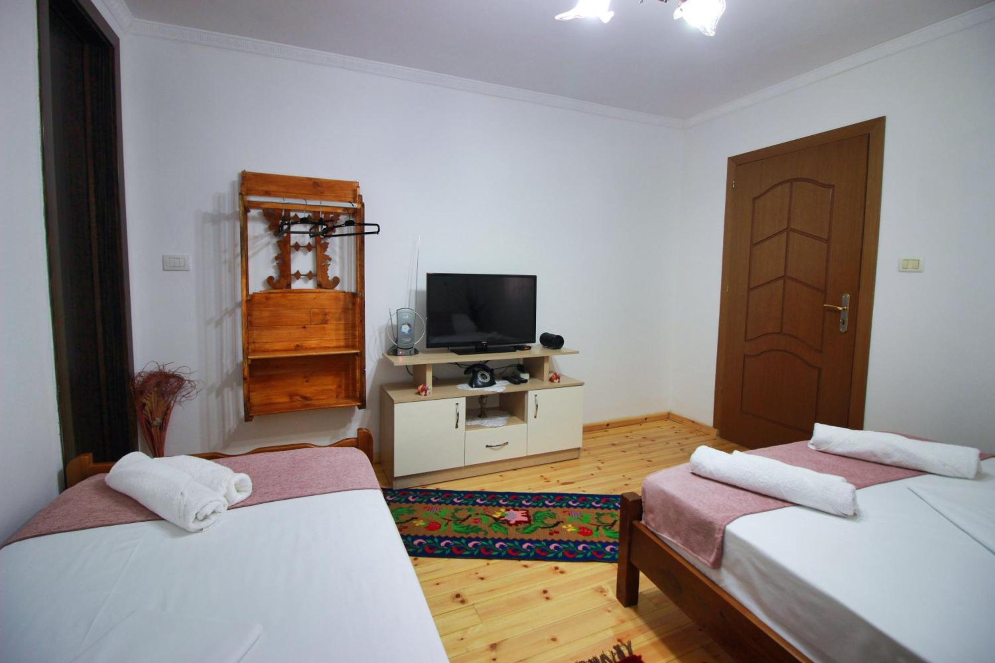 Guest House Denis Gjirokastër Eksteriør bilde
