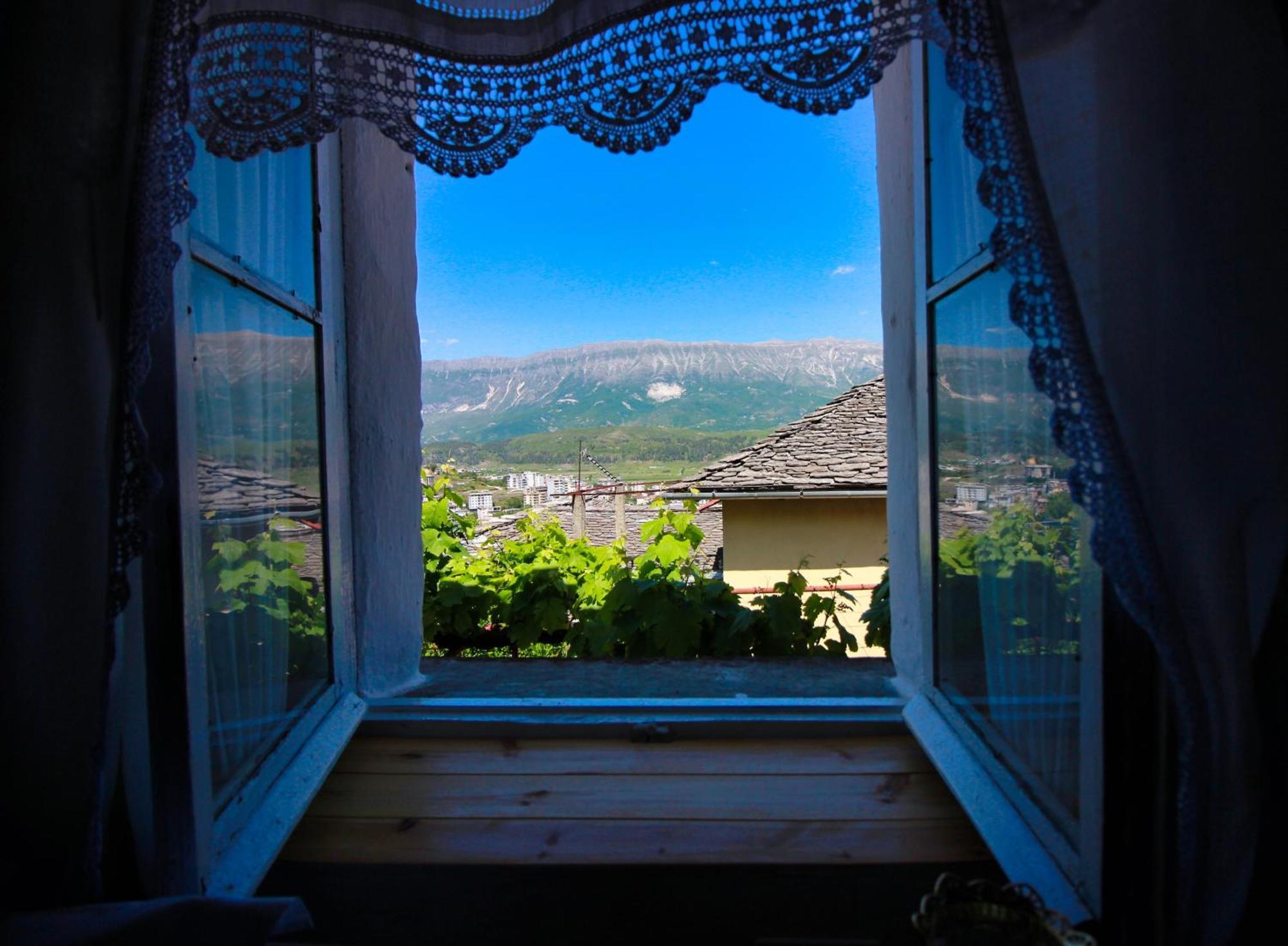 Guest House Denis Gjirokastër Eksteriør bilde
