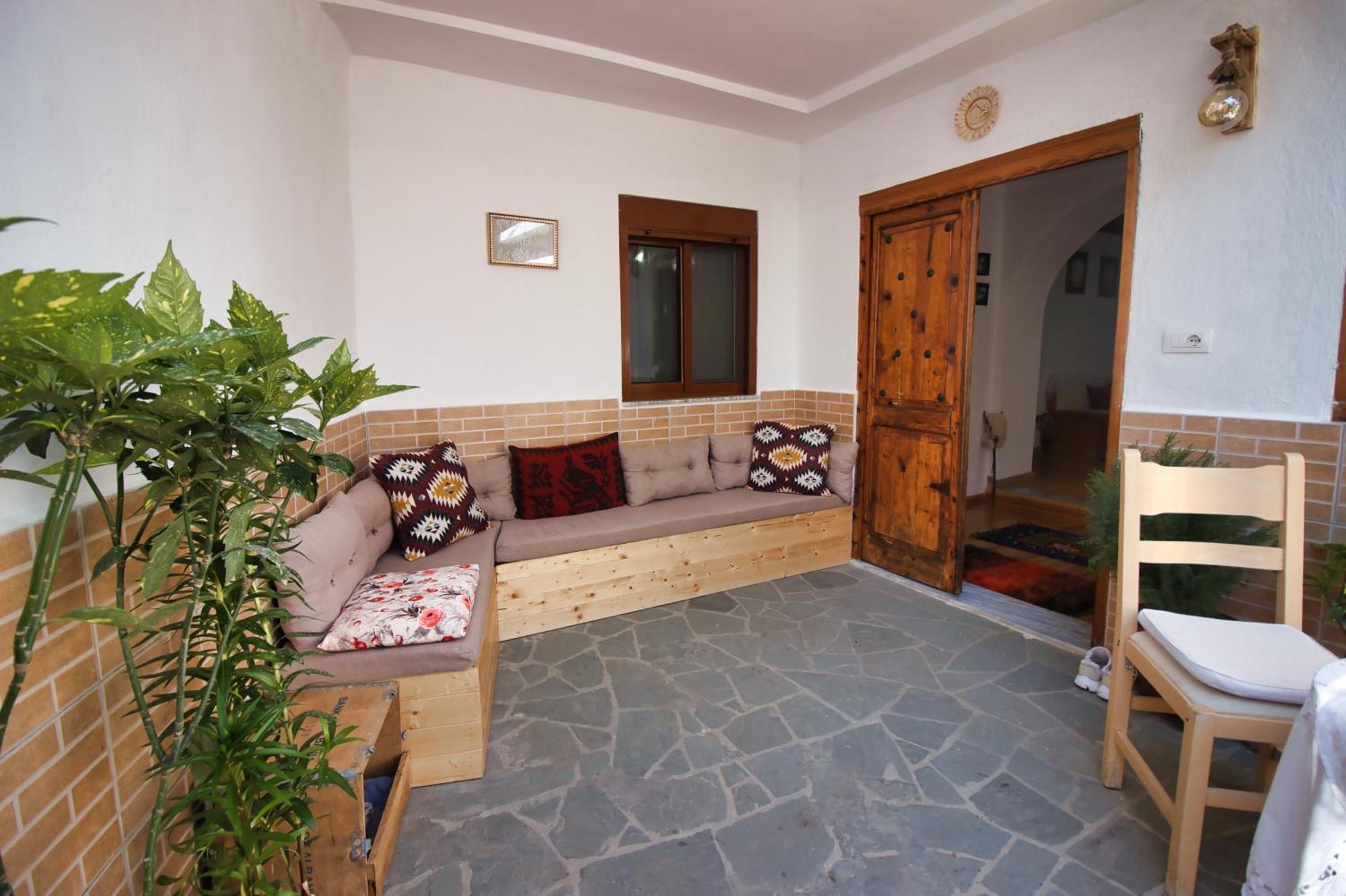 Guest House Denis Gjirokastër Eksteriør bilde