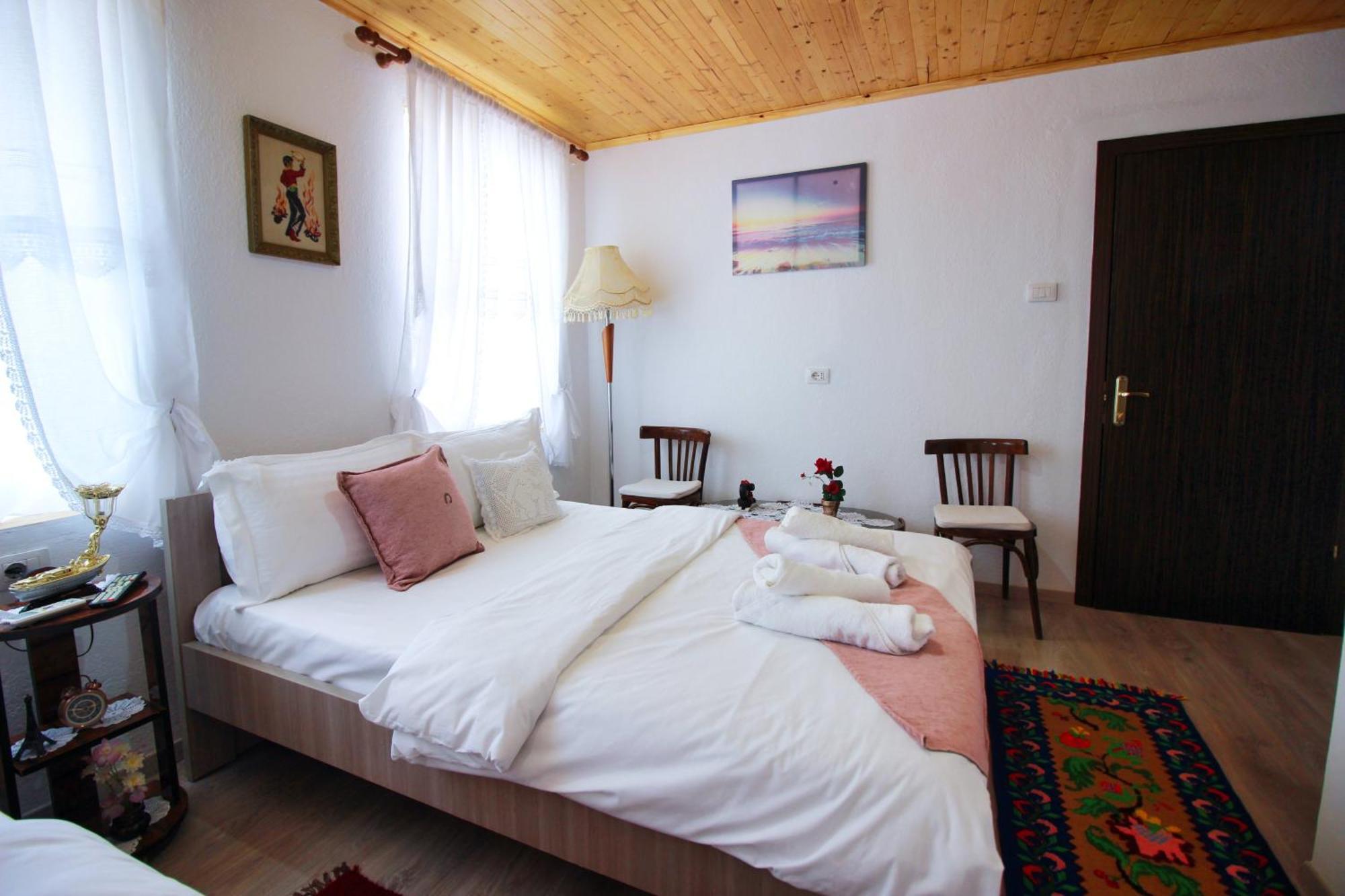Guest House Denis Gjirokastër Eksteriør bilde